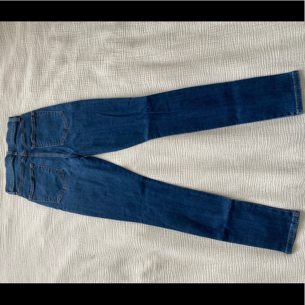 Size 26 Reformation jeans with seam detail!